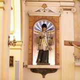 In una nicchia alla destra dell�altare maggiore � presente la statua in legno del patrono, in sottana nera e cotta d�argento: il 30 aprile viene portata in processione per le strade del paese